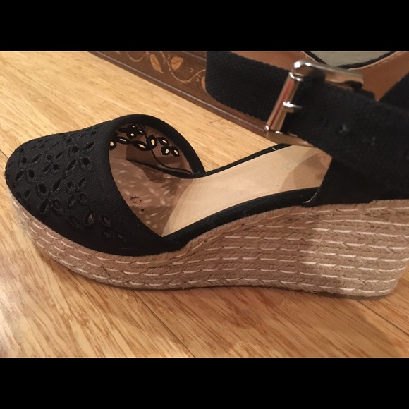 sketchers with heels